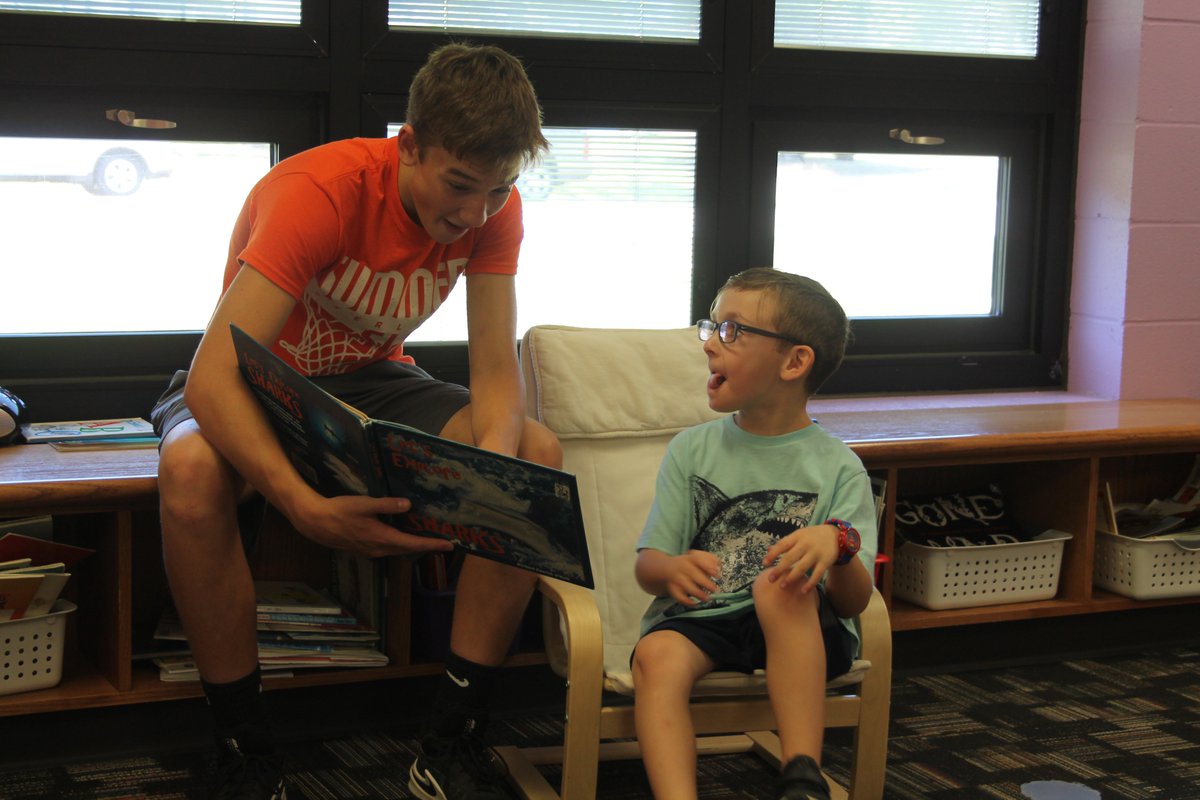 techytamara's tweet image. Buddy Reading can be a magical experience! Thank you, JH Students, for reading with our little learners today! @InmanSchools #MaximizingResources #TeutonPride @KinderRox17