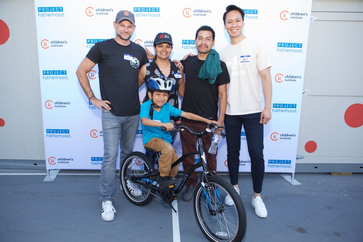 ChildrensInstLA's tweet photo. Over 100 professionals from design firms across Los Angeles volunteered at our annual Gears4Kids event to build new bikes alongside kids from our #ProjectFatherhood program. Thanks to our partners for helping us with this event! https://t.co/fXq26c02bf @Haworthinc @lapdhq @lacbc https://t.co/TKyafjazff