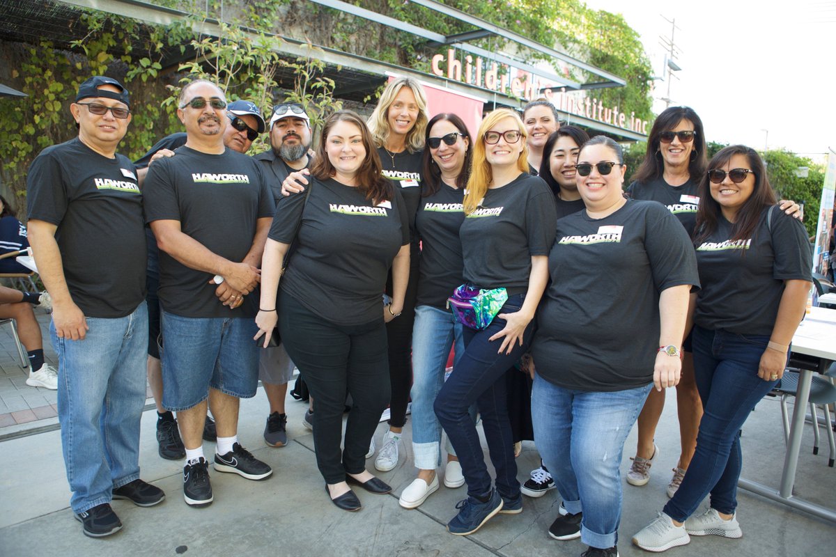 ChildrensInstLA's tweet photo. Over 100 professionals from design firms across Los Angeles volunteered at our annual Gears4Kids event to build new bikes alongside kids from our #ProjectFatherhood program. Thanks to our partners for helping us with this event! https://t.co/fXq26c02bf @Haworthinc @lapdhq @lacbc https://t.co/TKyafjazff