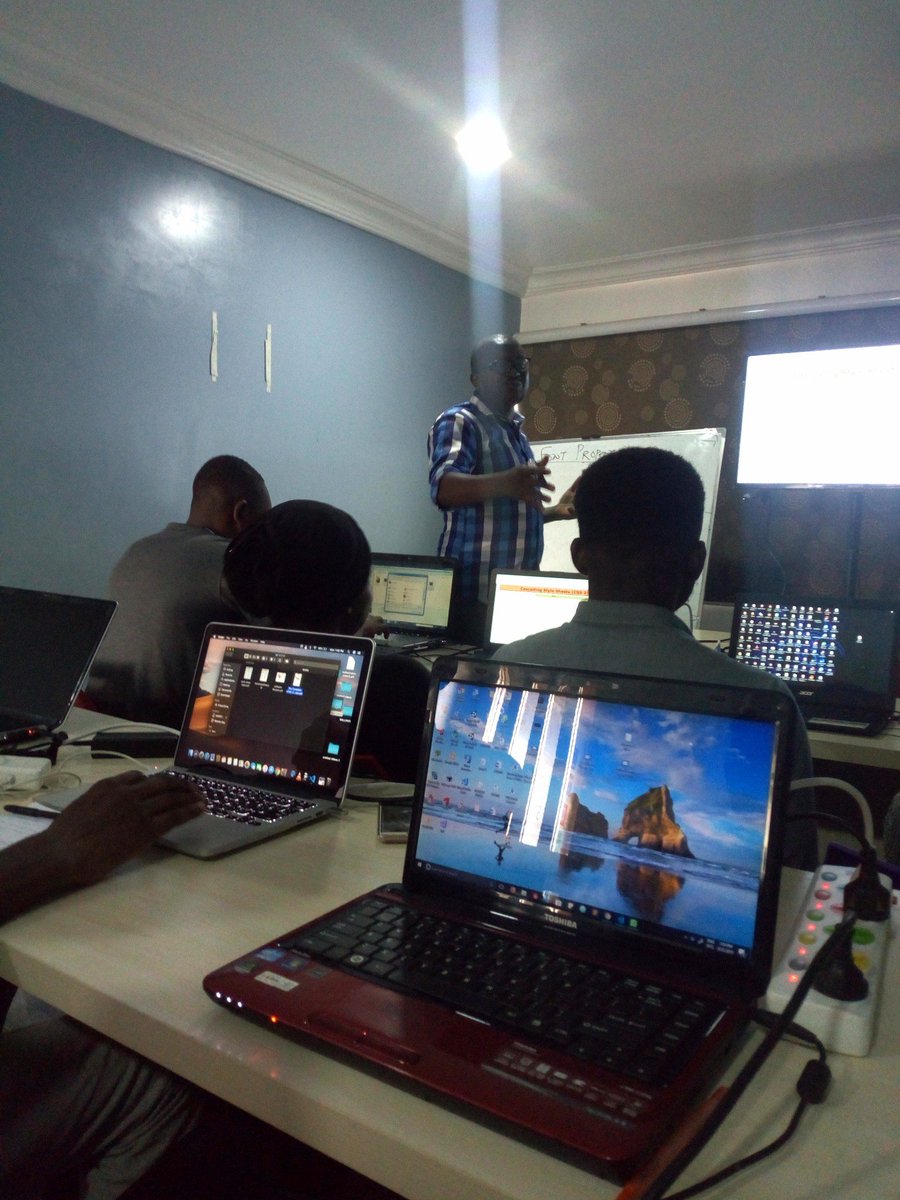 projarong's tweet photo. Layout of web design, colors, typography, headers, tags...

We were all about #css today. @emmienemaks had the students dive all in developing the aesthetics of their mini web projects. Typical 1st day of the week.👌 
.
Check out pinned  📌  post on profile. 🔥🔥 https://t.co/pxyEnRNUlS