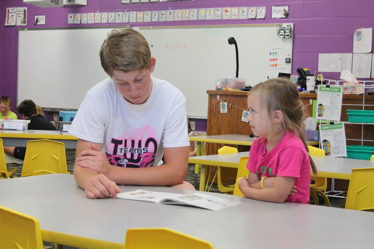 InmanSchools's tweet image. Buddy Reading can be a magical experience! Thank you, JH Students, for reading with our little learners today!  #MaximizingResources #TeutonPride @KinderRox17 via @techytamara