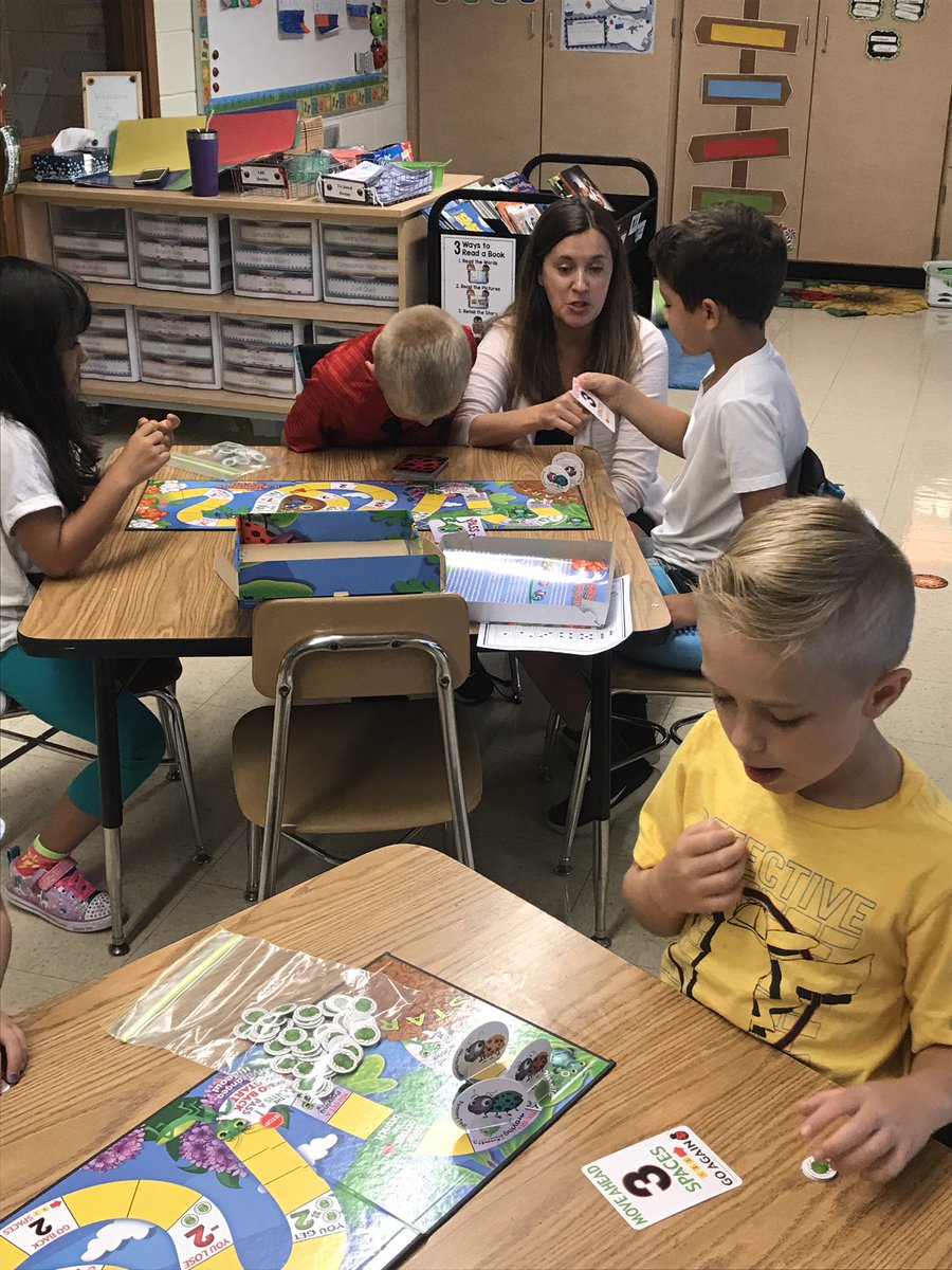 agsschool101's tweet photo. Our students are working hard on a Monday. Learning to work together. #101alag #goagsgstors https://t.co/AwuEze2BtC