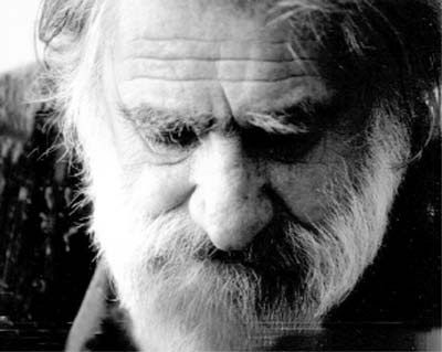 Sevgili, arayıp da bulduğun birisi değil. Hiç aklında yokken aşık olduğun kişidir.

Can Yücel