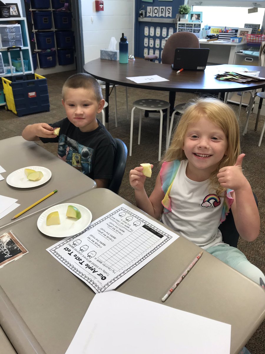 dclingingsmith1's tweet photo. Apple taste testing!! Green apples were the fan favorite this year! ๐ #applesapplesapples #tastetesttime #fabulousfirsties #enjoytheview #viewourstory @VV_Voyagers https://t.co/xACQSkNyso