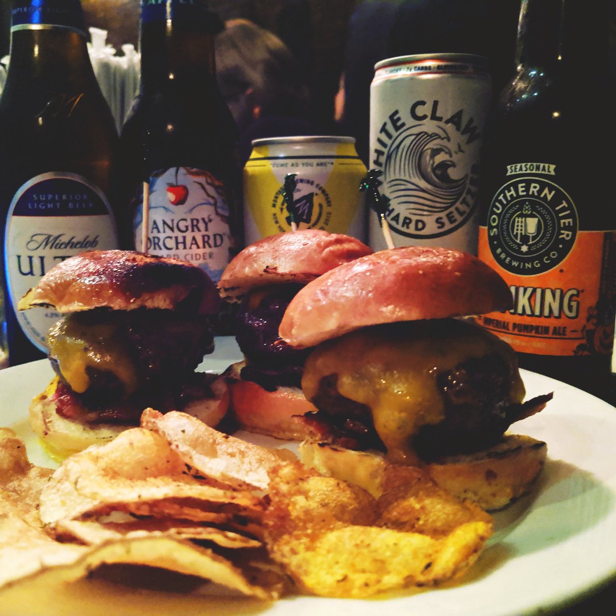 Island sliders! 🍔🏝️👐