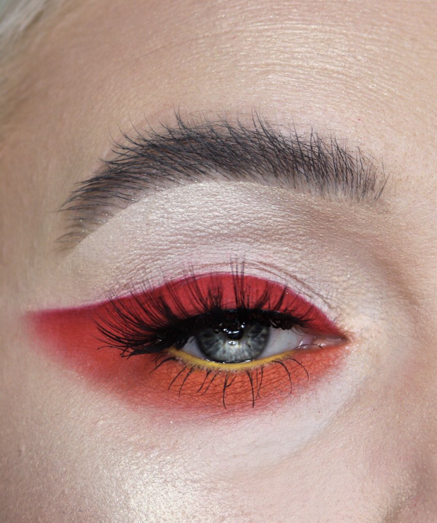 makeupbydutch's tweet photo. @ABHcosmetics @norvina1 volume 1 pallete in the shades D1 D3 E4 E2 &amp; dipbrow gel in chocolate &amp; loose highlighter in Vegas ⚡️⚡️ https://t.co/uBJf3b929a