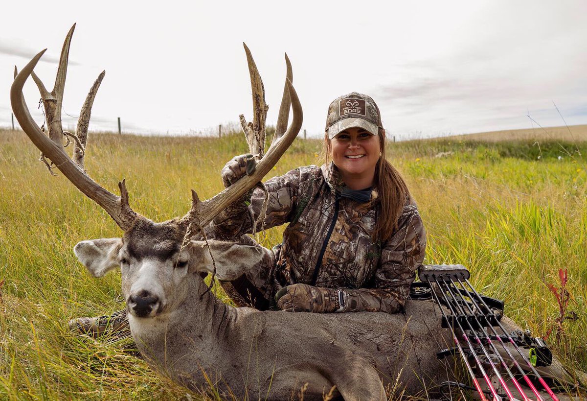 Love these Alberta muleys❤️ 
God is good! Spot and stalk archery hunting is so challenging & rewarding at the same time!