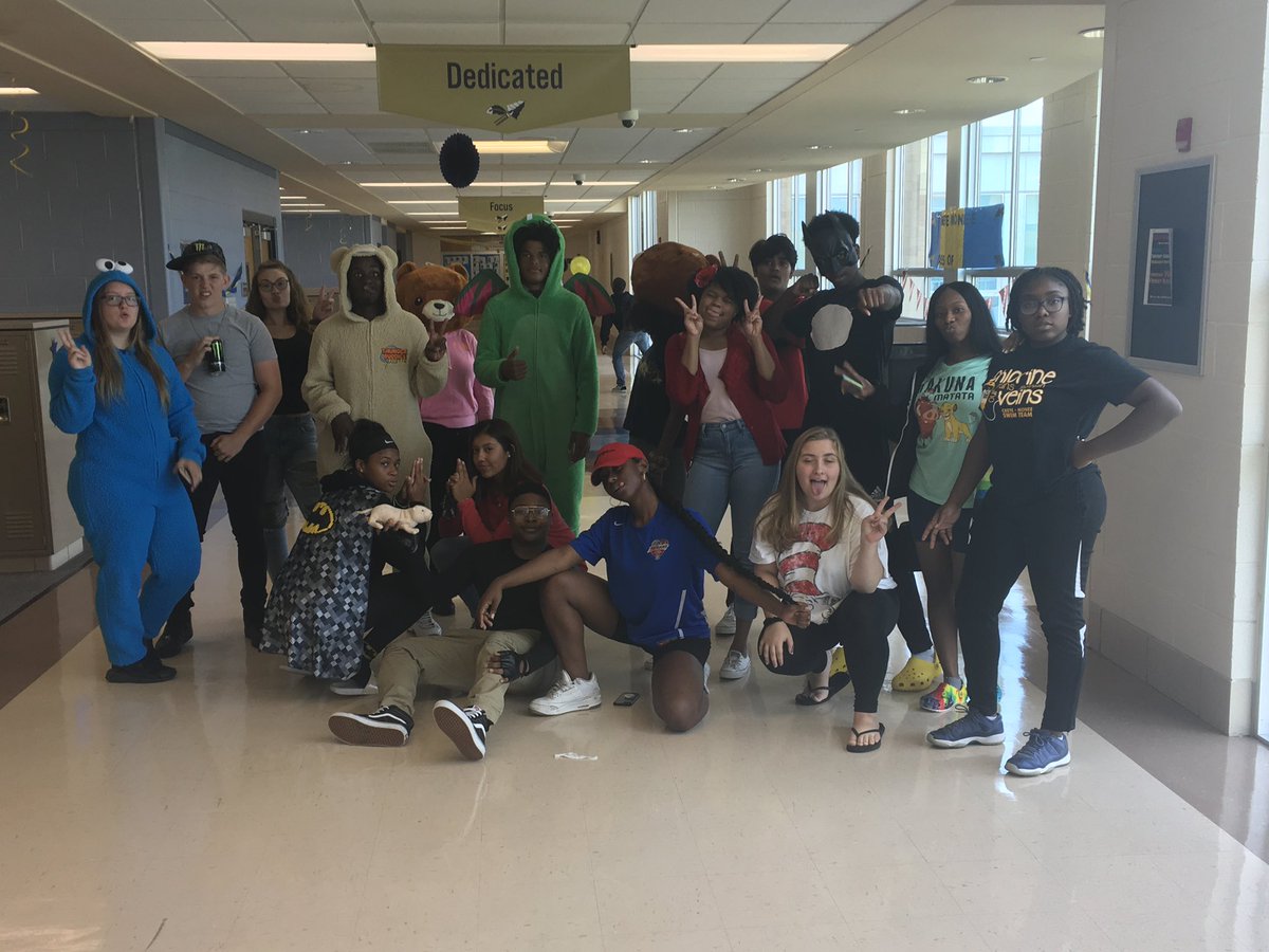 CmhsGov's tweet photo. Thank You Everyone Who Participated In Homecoming Week WE HAD A BLAST #GOWARRIORS https://t.co/lbzqQRGQcR