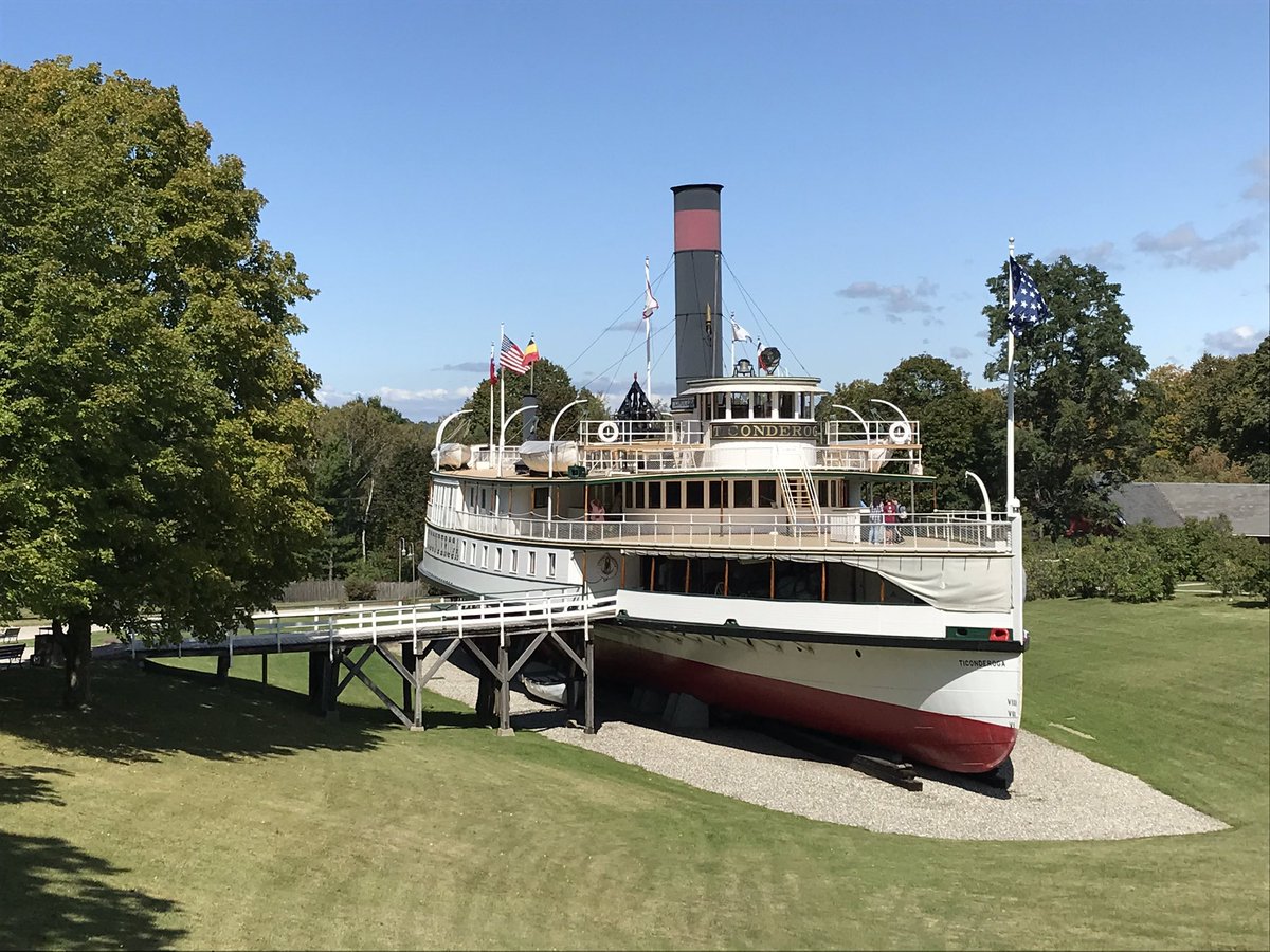USCISMediaVT's tweet photo. Sept 17, @USCIS welcomed 15 #newUScitizens aboard the steamboat Ticonderoga. This ceremony was one of 316 celebrating #citizenshipday and #ConstitutionWeek https://t.co/JRszq2eWNE