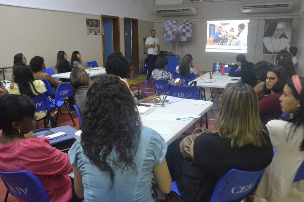 Professores da Rede Municipal participam de curso sobre acompanhamento escolar de crianças com deficiência educacao.salvador.ba.gov.br/professores-da…