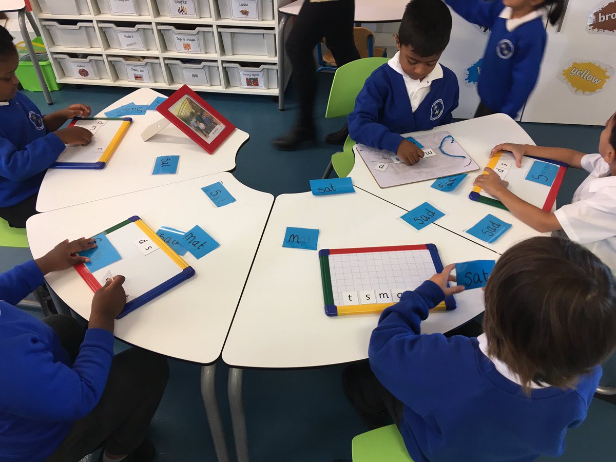 MrTrahair's tweet photo. Brilliant carousel activities in Reception RWI lessons this week. Great opportunities to develop initial sound knowledge, blending and fine motor skills 🙌🏻 💫@woodberrydownN4 @NewWaveFed #reception https://t.co/j8nLt0ZMla