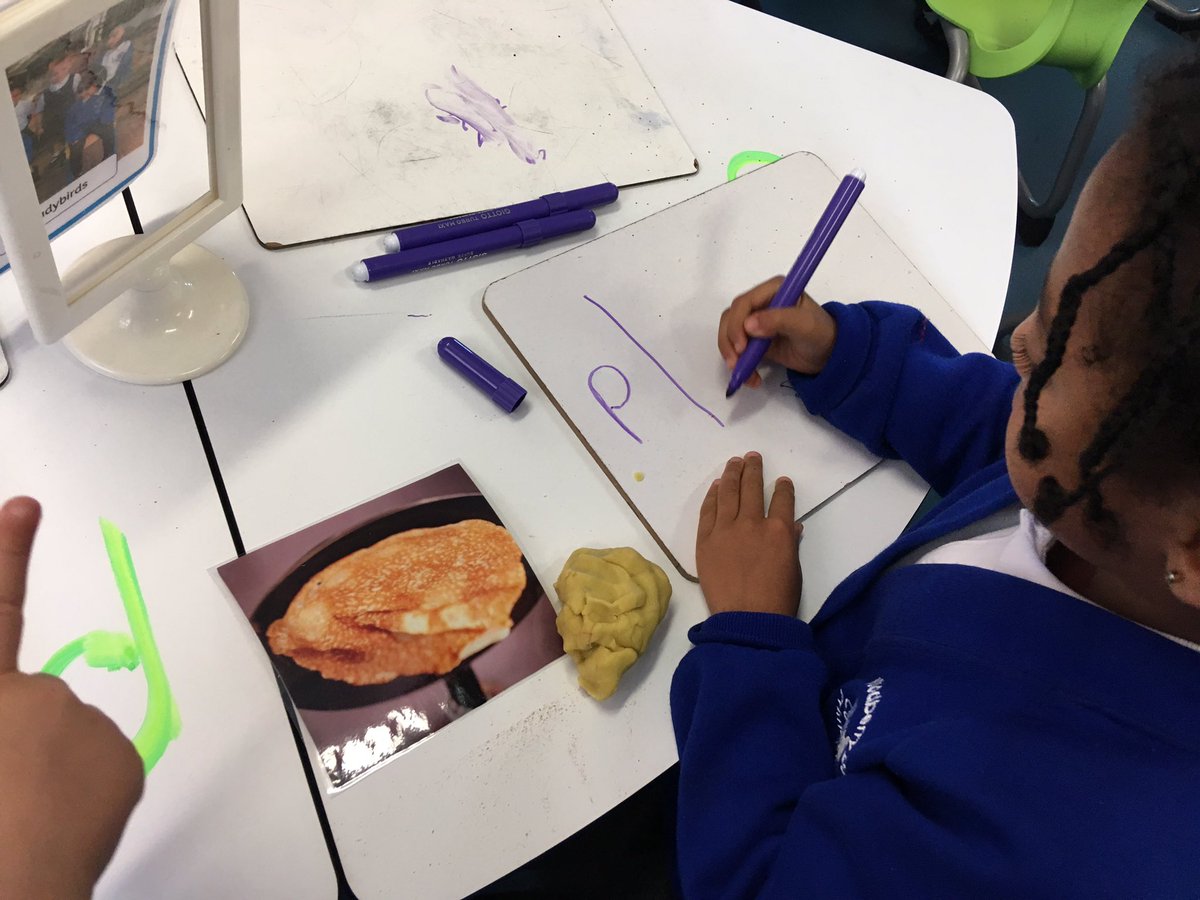 MrTrahair's tweet photo. Brilliant carousel activities in Reception RWI lessons this week. Great opportunities to develop initial sound knowledge, blending and fine motor skills 🙌🏻 💫@woodberrydownN4 @NewWaveFed #reception https://t.co/j8nLt0ZMla