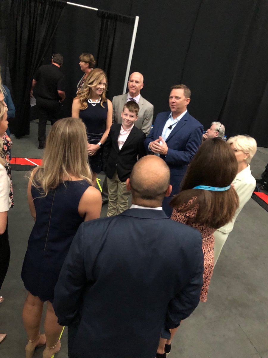 .⁦@ScottWMedTech⁩ chatting backstage with the docs and nurses ⁦@BostonChildrens⁩ who helped get young Bo back to being a 12-yr old. #powerofinnovation #medtechcon ⁦@AdvaMedUpdate⁩ ⁦@abiomedimpella⁩ ⁦@MikeMinogueABMD⁩ ⁦