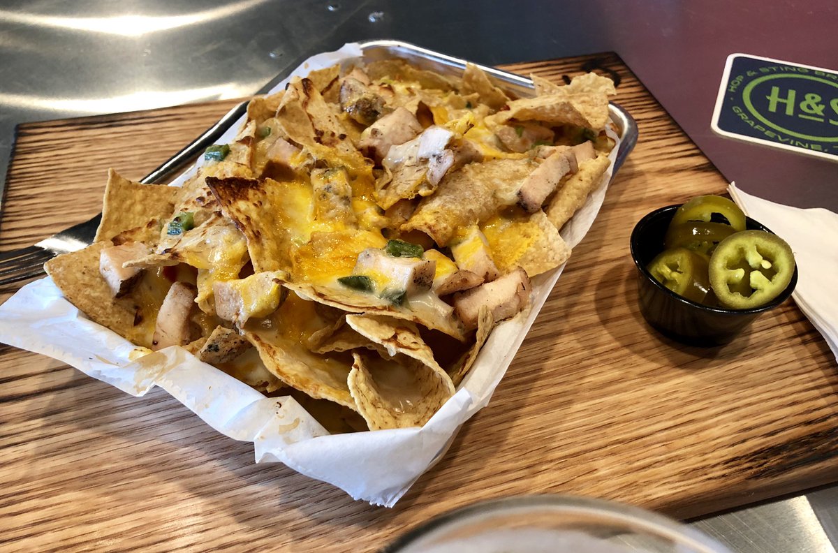 J_Tyler_Russell's tweet photo. Grand Opening! @GuitarsandGrowlers McKinney! Come by today to try a craft beers from the over 30 taps! Wine lovers, up to 4 on tap.  New menu items-smoked wings, nachos (yes, finally queso), and quesadillas. See why GNG became an instant Richardson favorite at their new location! https://t.co/x5u3KH1zFu