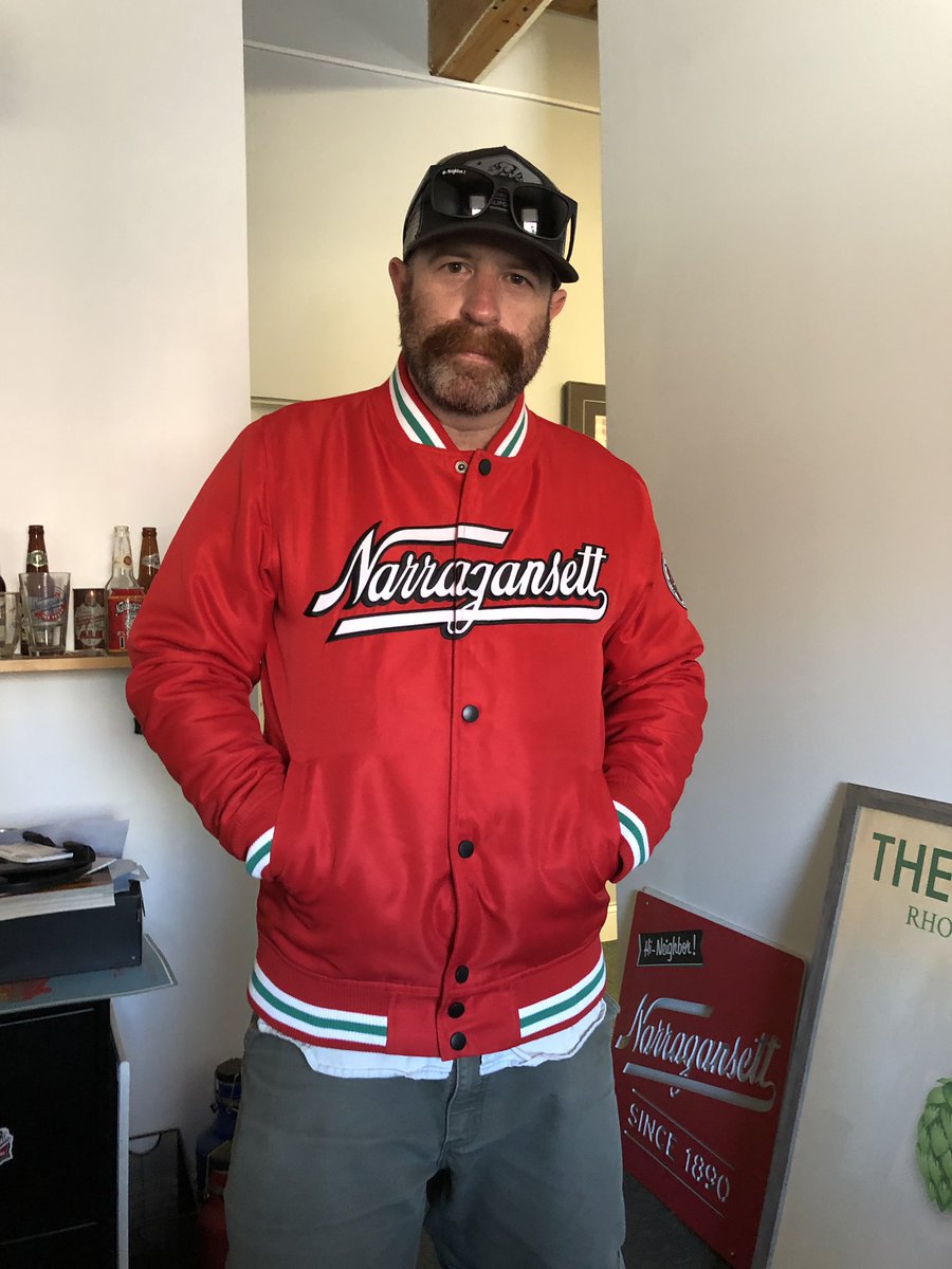 Join <a href="/GansettBoston/">GansettEVERYWHERE!</a> today 5-8pm <a href="/RBQNashville/">Rosemary BeautyQueen</a> w/ <a href="/casebloom/">Case Bloom</a> on the wheels for some cold beers #hineighbor #industrynight #happyhour