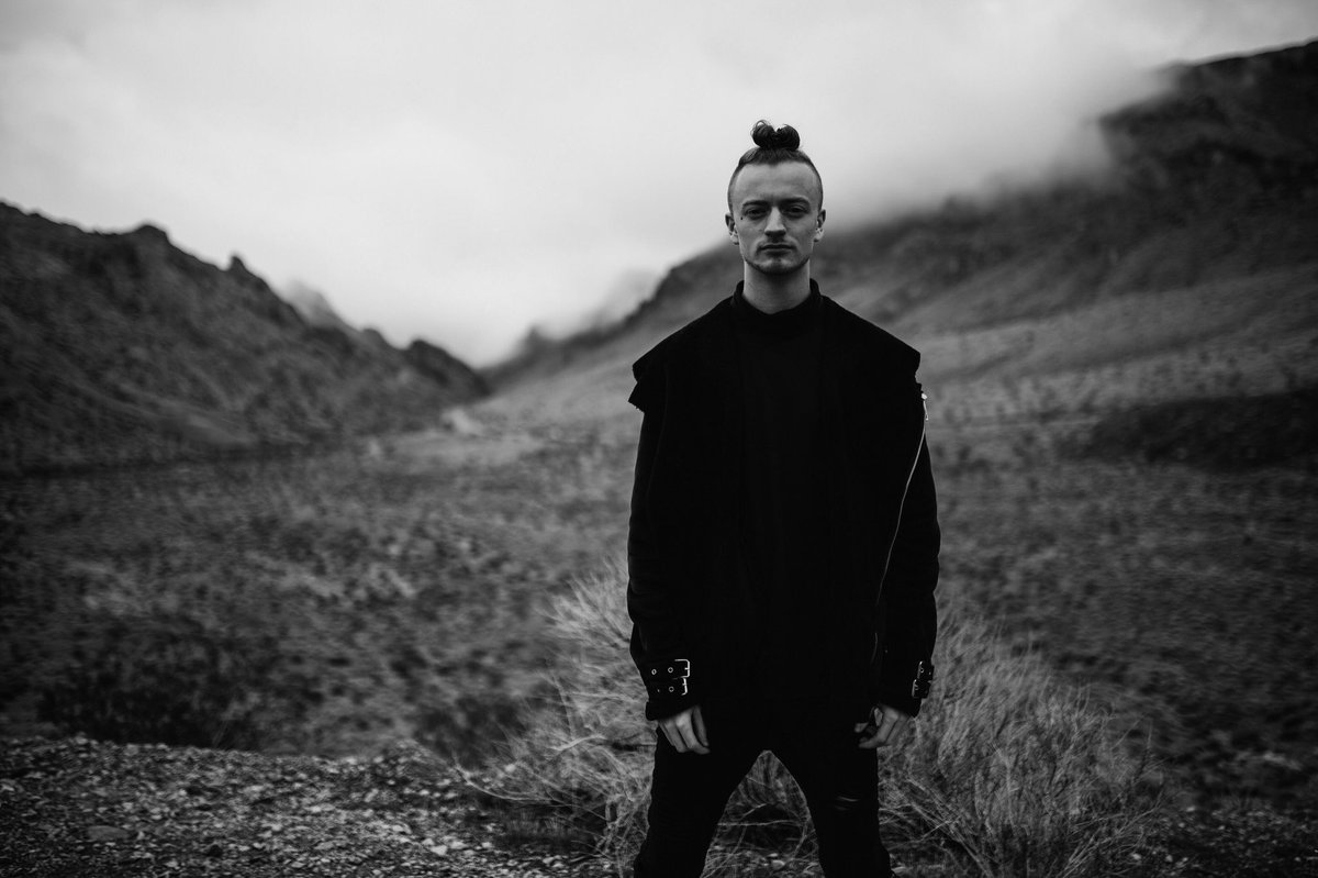 New single ‘Edge of the World’ is out tomorrow! 🕺🏼✨