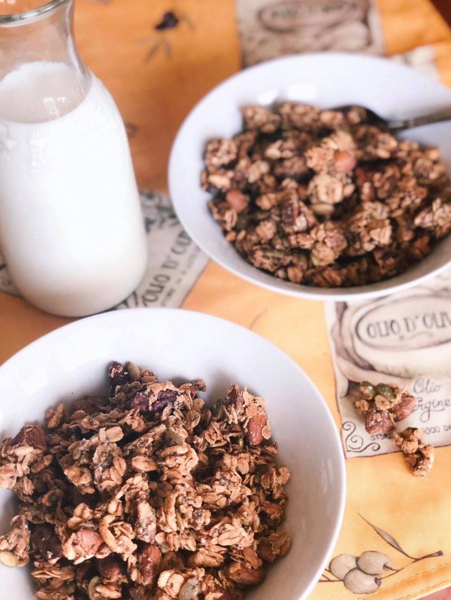 Maple &amp; Fall Spice Granola for the official first day of Fall! Bring on the chilly morning air sandrastainton.com/2019/09/23/map…