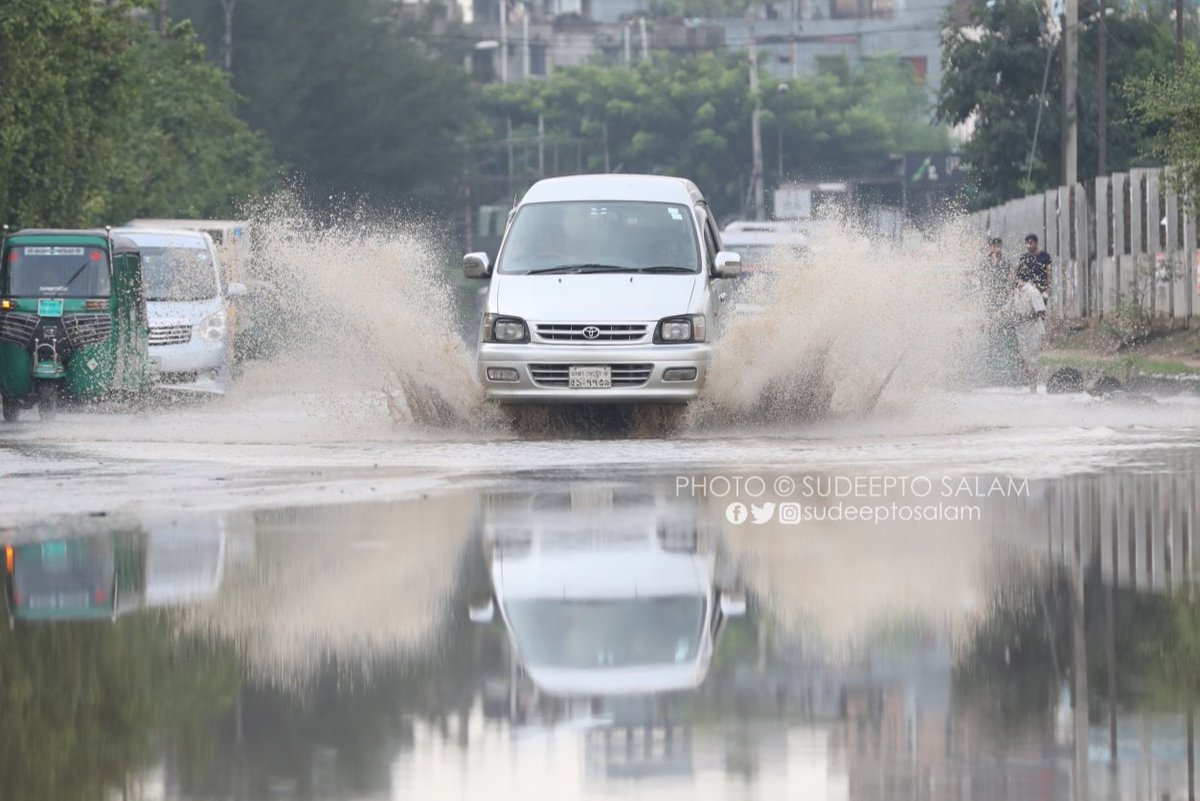 A car splashes water as it passes through partially flooded street at Matikata Road, on September 24, 2019 in Mirpur, Dhaka. ©Sudeepto Salam

#Waterlogged #flood #rain #suffering #city #metro #dhaka