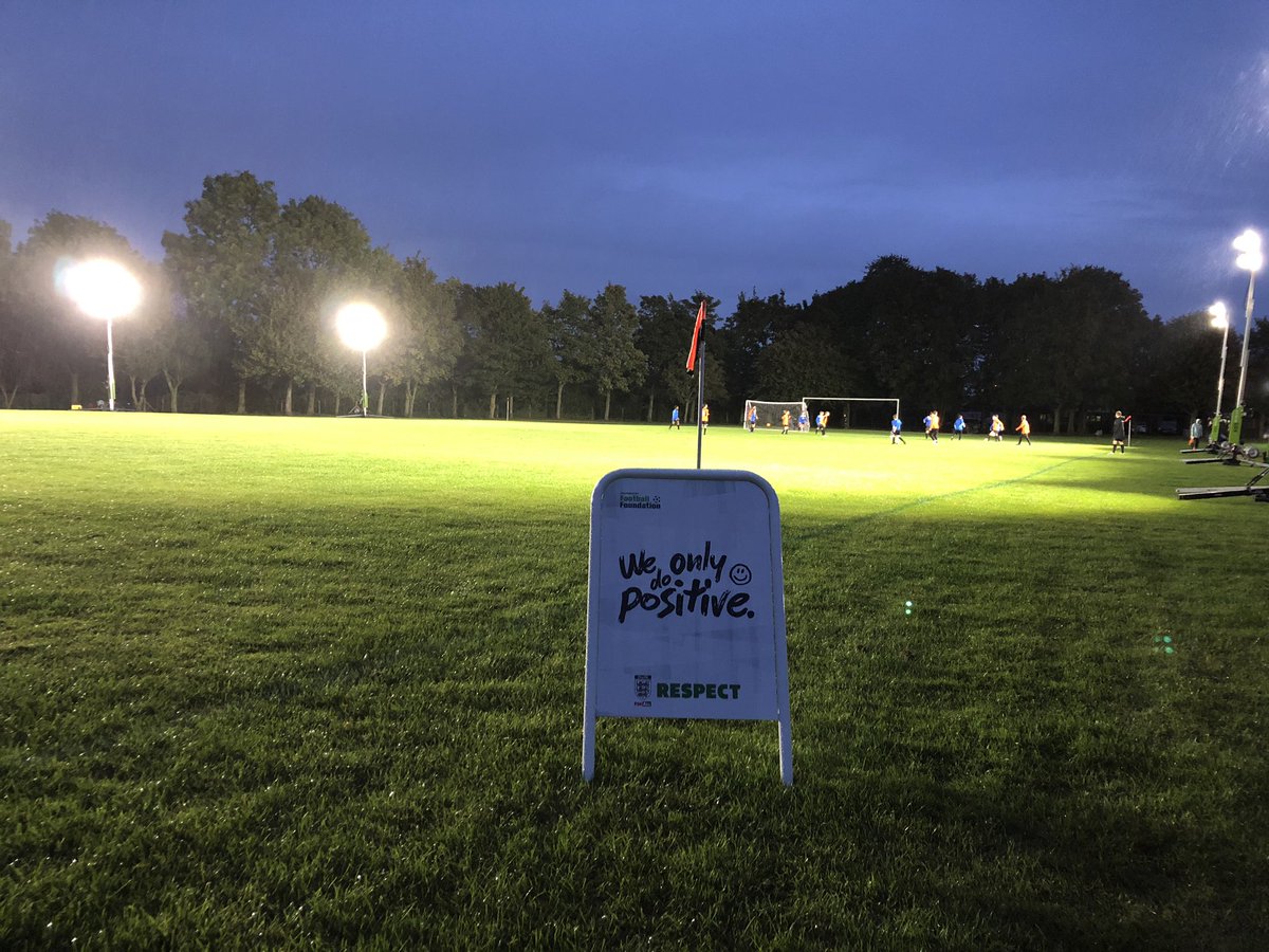 ThurlbyFc's tweet photo. Great demo tonight of #MobileFloodLighting from @Ritelitesystems with some of our Tigers teams
#WeOnlyDoPositive #MobileLighting #FloodLighting #TigerFamily https://t.co/Tb0UBM9oUM