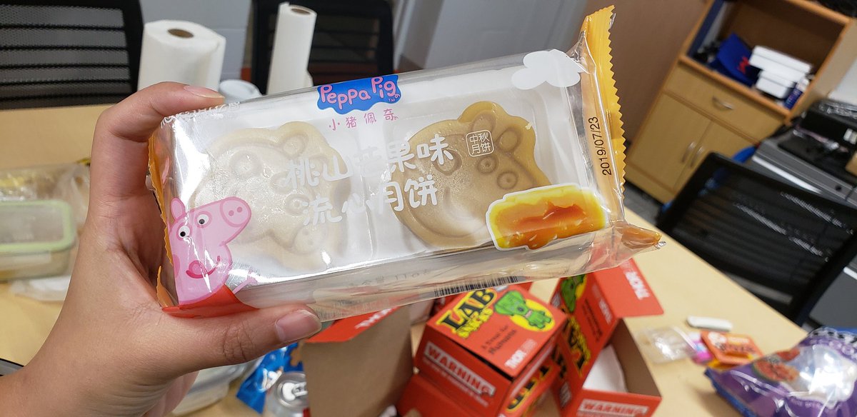 LateNightLasers's tweet photo. Mooncakes galore!! #labsnacks https://t.co/RQkWphEvlp