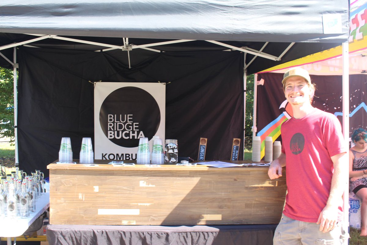 veganrootsfest's tweet photo. It's looking like a nice warm #cville day for the festival -- don't worry, though, Blue Ridge Bucha will be serving up their seriously refreshing organic kombucha -- bring your growler or buy one and fill up!!
#bucha #kombucha #veganfestival #charlottesville #blueridgebucha #yum https://t.co/7Z3TVwxly4