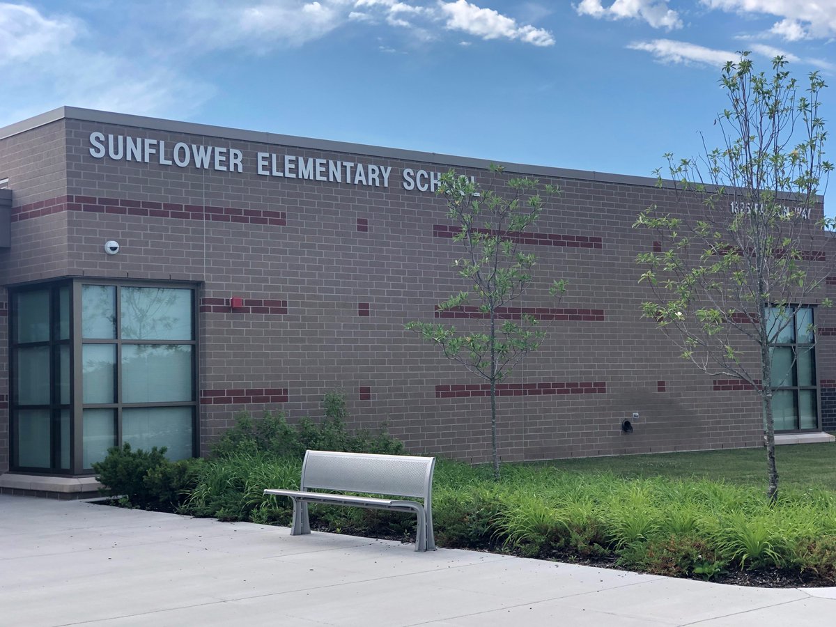 HeartlandBrick's tweet photo. Ever been on the design team for a K-12 #claybrick school project? There's a category for that in the @brickindustry Brick in Architecture awards! Complete rules at https://t.co/Kq56uui2Ai . Thanks to Hebron Brick for the photo. #brick #brickarchitecture #brickschool #masonry https://t.co/NG5OglYpIN