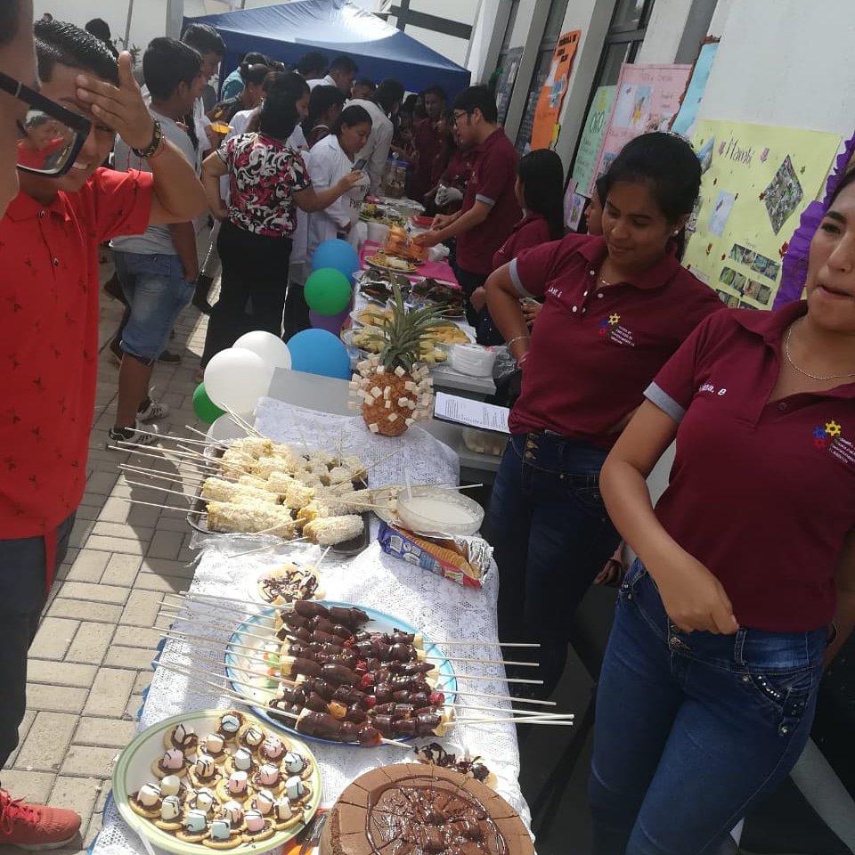 CATEPAL1's tweet photo. Las ferias de emprendimiento productivo junto con los estudiantes de primer semestre muestran la resiliencia de nuestros estudiantes. https://t.co/FycGwxx8yn