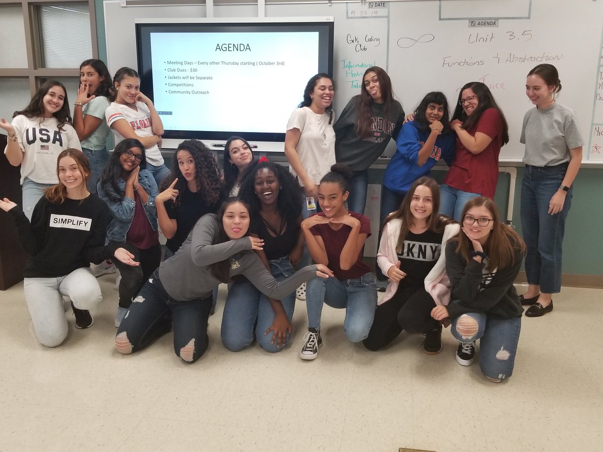 MsAllenTechTea1's tweet photo. Here's #whatsgoingoninnona Today we had our First #GirlsWhoCode meeting. These amazing #FutureLeadersInTraining are so ready to make a difference in the field of Computer Science and here at @lakenonahigh. #ilovecs https://t.co/nF1bC70kEf