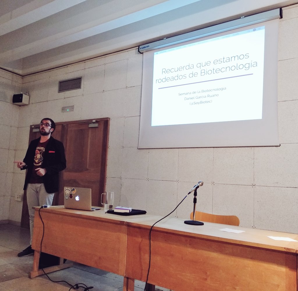 martamarquesde's tweet image. Orgullo de amiga, de verte empezar hace unos años ya, a la pedazo charla que te marcaste hoy. Enhorabuena, @SoyBiotec y que sigas creciendo. #BiotechWeekSAL