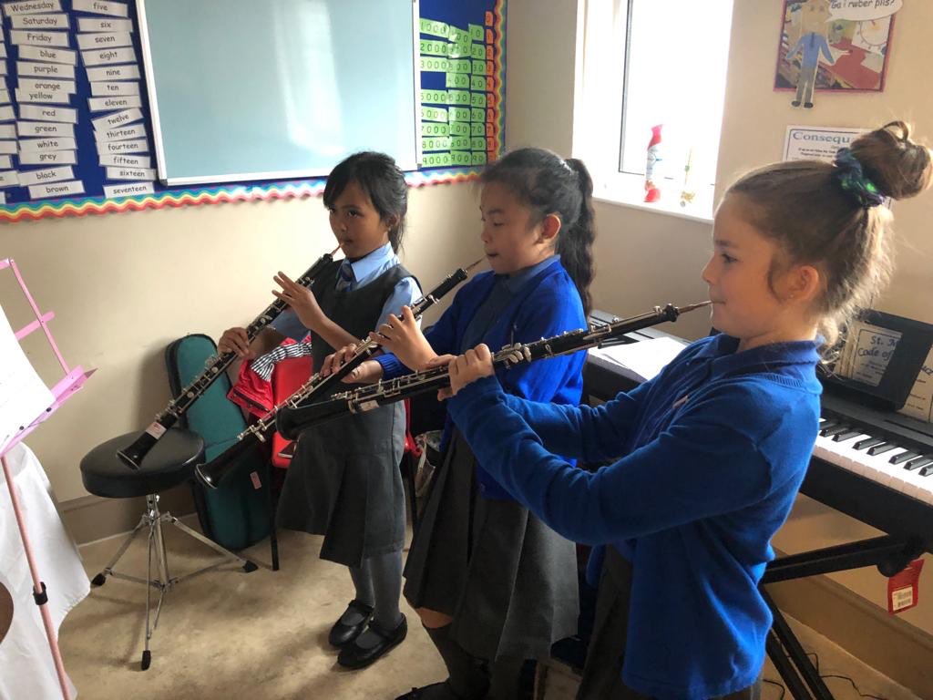stmarysnewport's tweet photo. A very exciting day in St Mary’s as six of our pupils begin a double reed project with Mrs Linton!! We can’t wait to hear them!!! @BethLinton1  @gwentmusic https://t.co/upwaoeXMG9