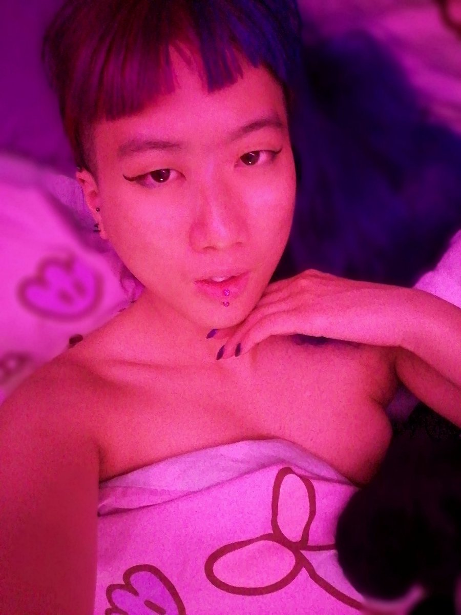 eris_kitty's tweet image. Rose tinted glasses, my fair lights makes all my photos look cute af. #nekoqueen #nonebinary #purplehair #bluehair #harleyquinn #goth #cute #nekochan #underwear