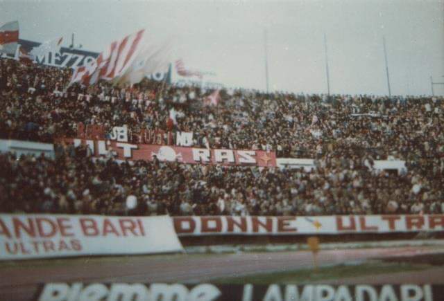 Donne Ultras, #Bari 1980
#calcio #Donne #passione #ultrastifo