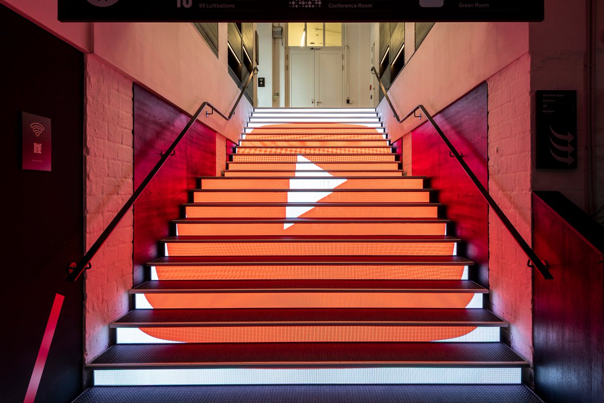 Wir sagen: Tach #YouTubeSpaceBerlin! Heute eröffnet das neue, hochmoderne kreative Zuhause für Creator und Musiker in Berlin Mitte! Und was sie da erwartet, erfahrt ihr hier: goo.gle/2myoeGv