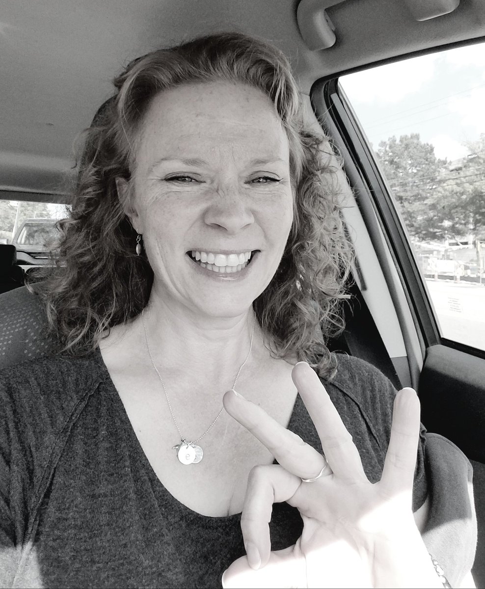 _heathershore's tweet photo. Happy Monday! Three auditions since Friday y'all! Way to bring in Fall! 
#heathershorelovesacting #auditionsrock #ilovemyjob #talentone #actorslife https://t.co/B8hlJ4sFVg