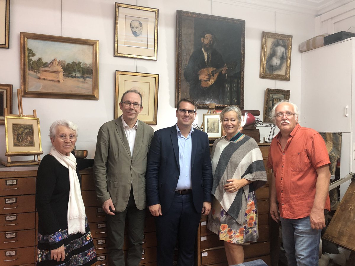 geoffroyboulard's tweet photo. #paris17 Visite avec @BertrandLavaud de l’atelier de Marion Boyer, restauratrice et conservatrice du musée #ÉliseRieuf qui honorait l’œuvre de Marguerite Jeanne Carpentier (1886-1965), peintre, sculptrice et graveuse, 4e femme acceptée aux #beauxartsdeparis  #jep2019 #descombes https://t.co/kjLMzgAGeK
