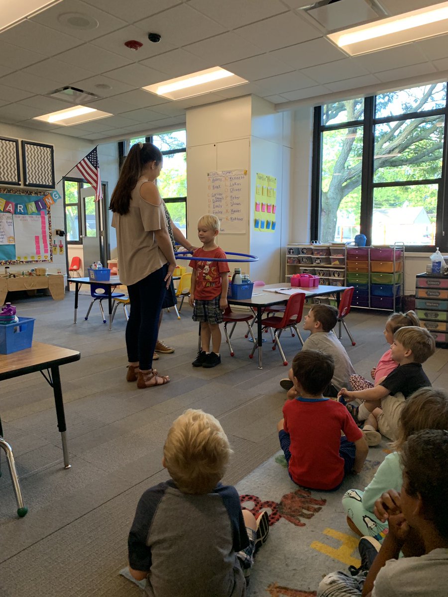 MsRottner's tweet photo. Our social worker, Mrs. Niyo came to visit us to talk about our personal space bubbles and how to avoid being a space invader 🛸 👽 https://t.co/n0m0j0Hfbp