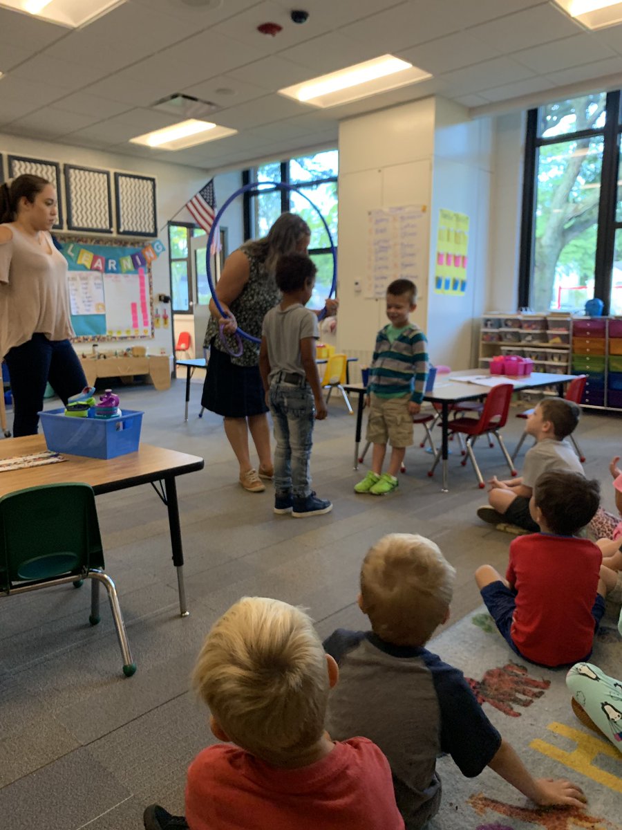 MsRottner's tweet photo. Our social worker, Mrs. Niyo came to visit us to talk about our personal space bubbles and how to avoid being a space invader 🛸 👽 https://t.co/n0m0j0Hfbp