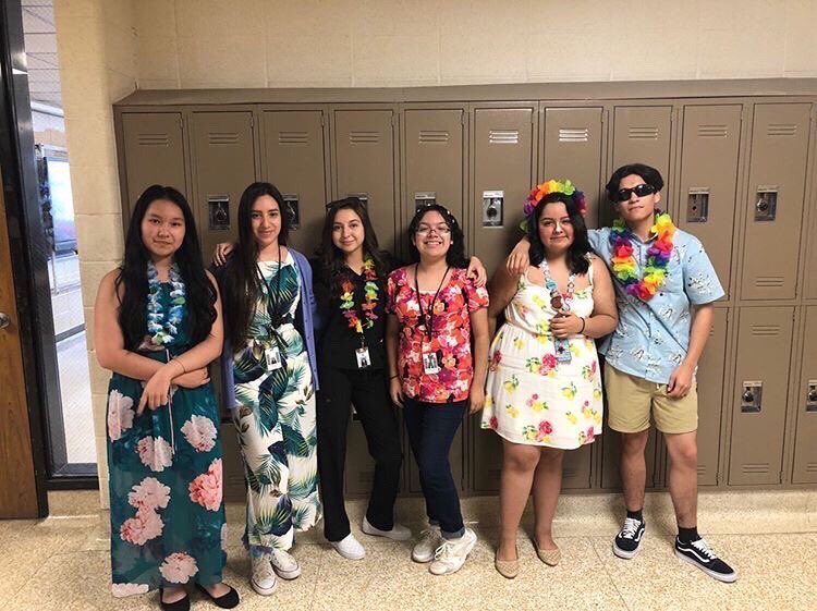 ikeco20's tweet photo. Here are some more students participating in vacay day https://t.co/KnrmJdPv9u