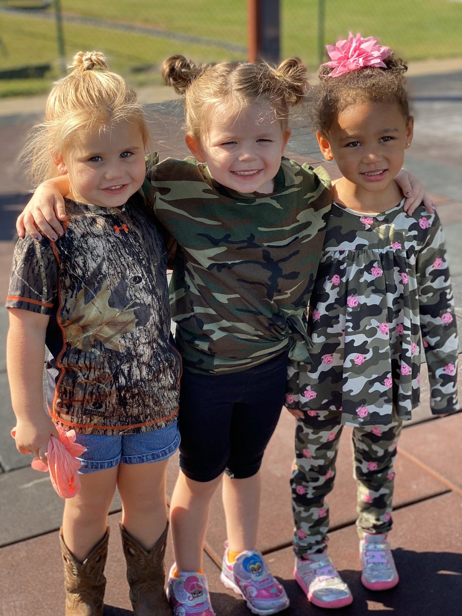 NorthwestECC's tweet photo. We kicked off homecoming spirit week at ECC with camo day! #nwlovelearnlead #wildaboutecc https://t.co/0zLLt9DaMJ