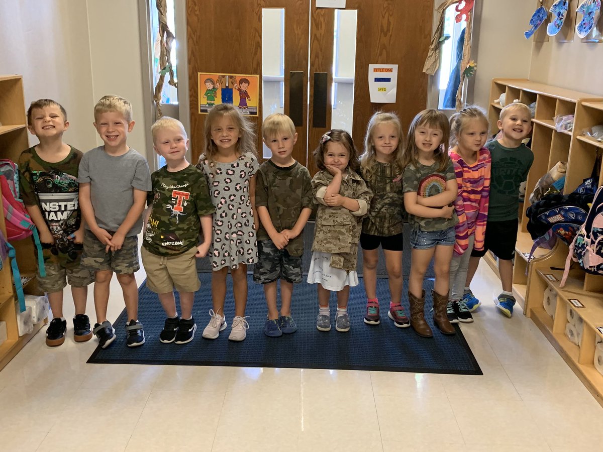 NorthwestECC's tweet photo. We kicked off homecoming spirit week at ECC with camo day! #nwlovelearnlead #wildaboutecc https://t.co/0zLLt9DaMJ