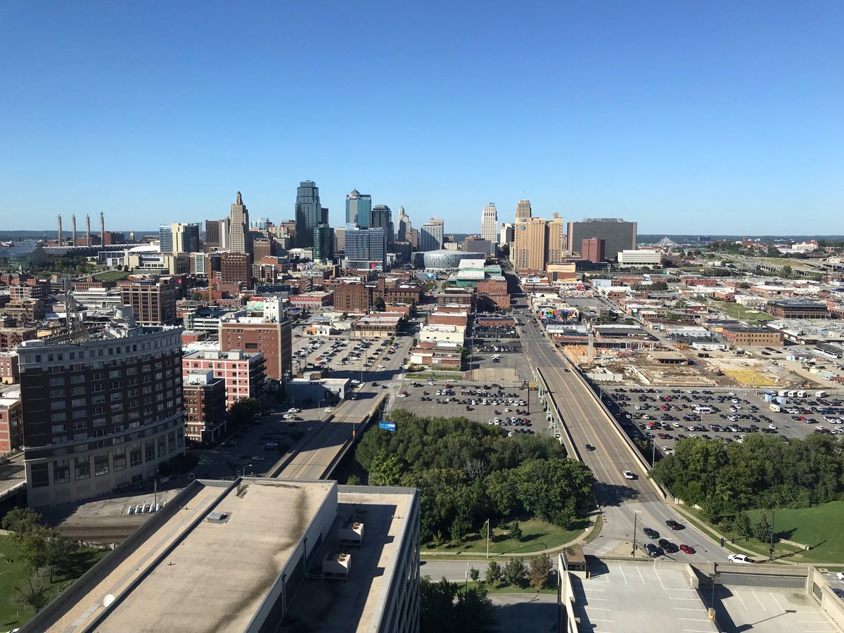 PaulBatz's tweet photo. View from my hotel room in Kansas City. Hosting two leadership alignment retreats and a Goodness Dinner. https://t.co/3gS6UL9KnX