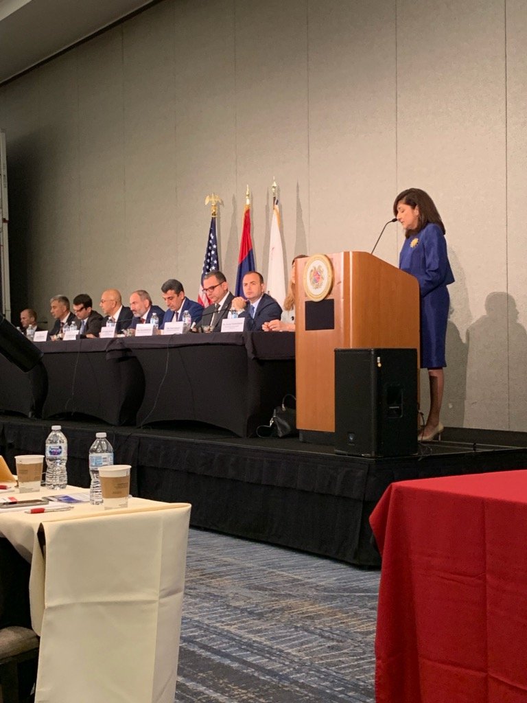 LAAreaChamber's tweet image. #LAAreaChamber&apos;s @LAChamberMaria, @hakobarsh Minister of High-Tech Industry &amp;amp; @NikolPashinyan, Prime Minister of Armenia signed an MOU to promote trade &amp;amp; investment in the high-tech industry. Read it here: bit.ly/AMMOU