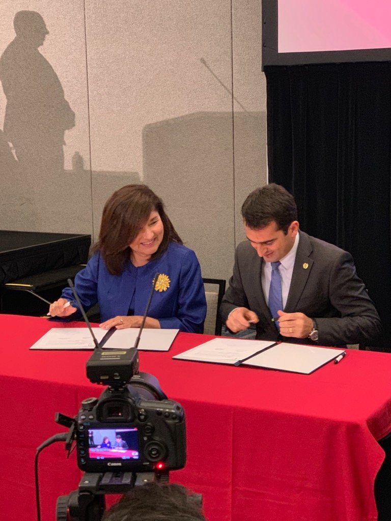 LAAreaChamber's tweet image. #LAAreaChamber&apos;s @LAChamberMaria, @hakobarsh Minister of High-Tech Industry &amp;amp; @NikolPashinyan, Prime Minister of Armenia signed an MOU to promote trade &amp;amp; investment in the high-tech industry. Read it here: bit.ly/AMMOU