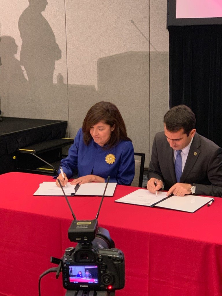 LAAreaChamber's tweet image. #LAAreaChamber&apos;s @LAChamberMaria, @hakobarsh Minister of High-Tech Industry &amp;amp; @NikolPashinyan, Prime Minister of Armenia signed an MOU to promote trade &amp;amp; investment in the high-tech industry. Read it here: bit.ly/AMMOU