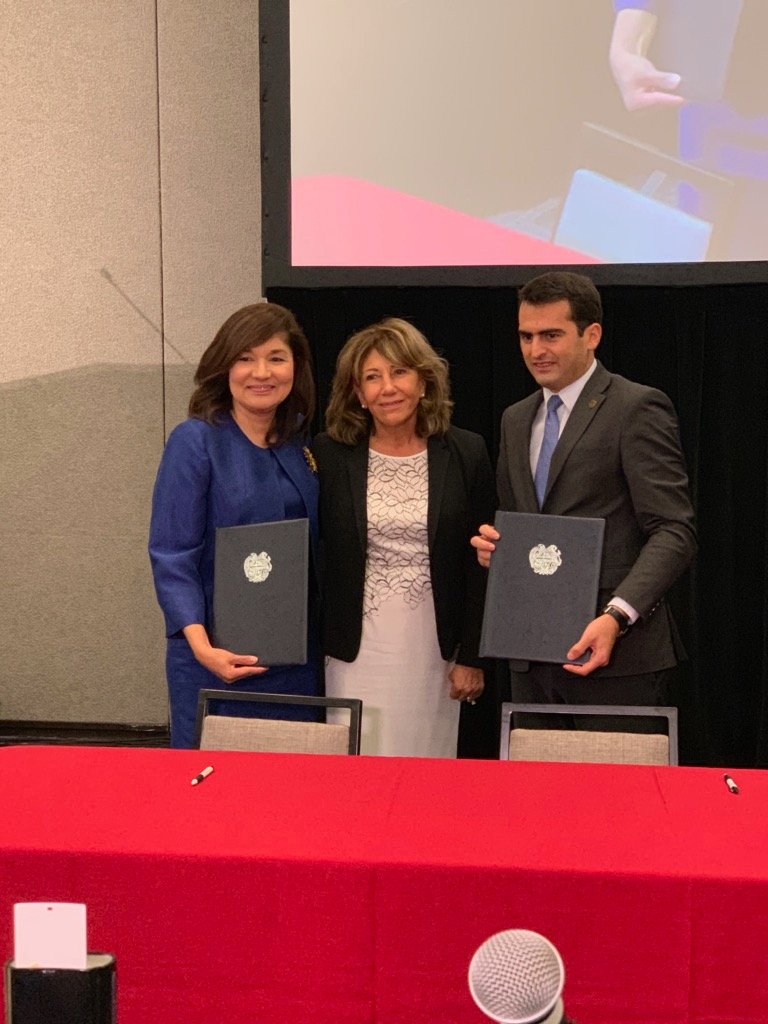 LAAreaChamber's tweet image. #LAAreaChamber&apos;s @LAChamberMaria, @hakobarsh Minister of High-Tech Industry &amp;amp; @NikolPashinyan, Prime Minister of Armenia signed an MOU to promote trade &amp;amp; investment in the high-tech industry. Read it here: bit.ly/AMMOU