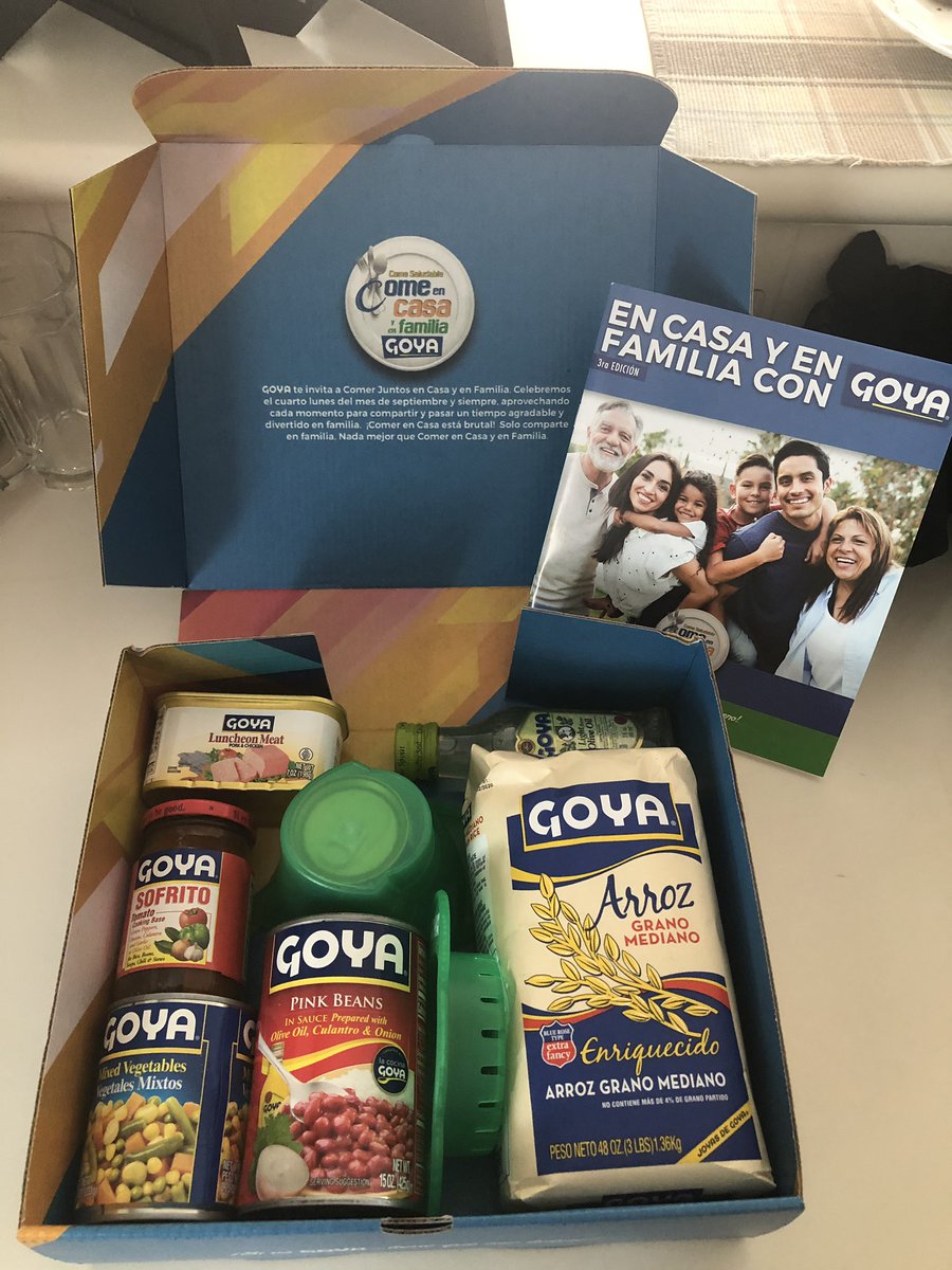 Hoy celebramos el Dia Nacional de Comer en Casa y en Familia traido a ustedes por nuestros amigos de <a href="/GoyaPR/">Goya PR</a> Gracias por el kit, para comer en familia hoy bien rico. 
 ¡Porque si es Goya, tiene que ser bueno!
