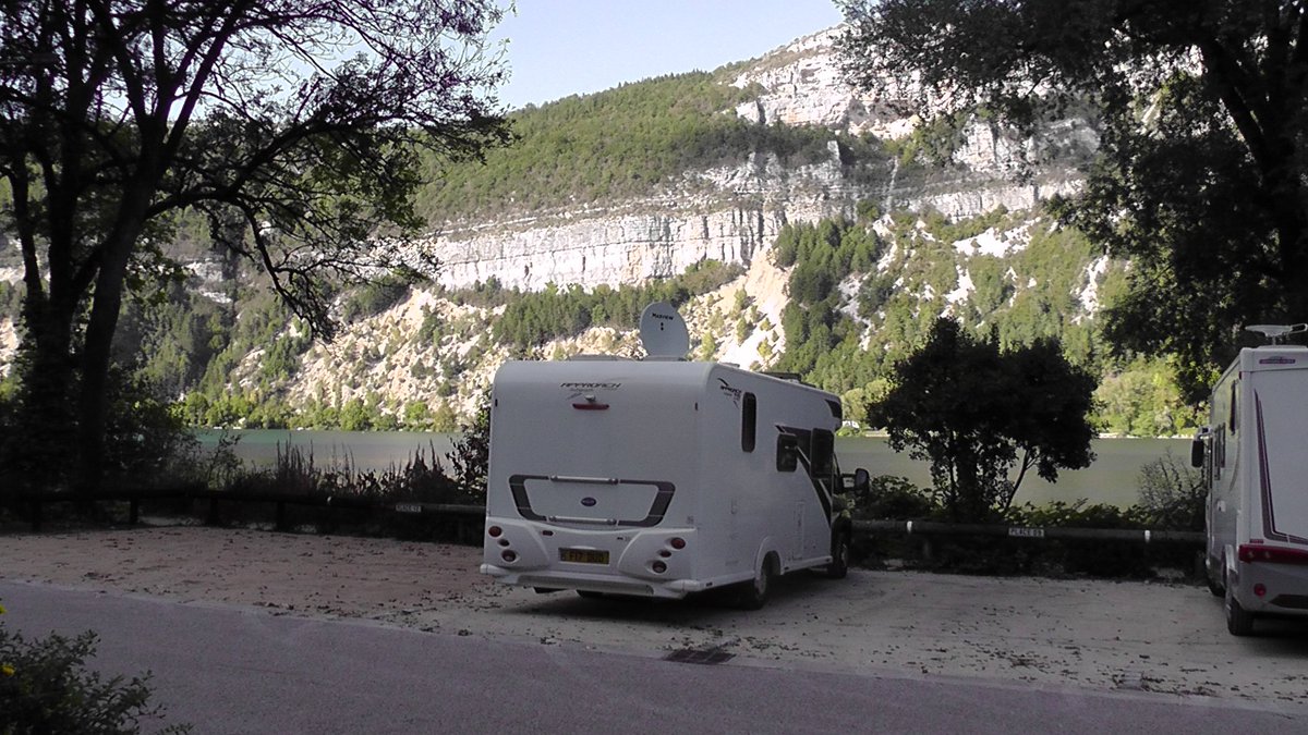 We've stayed on some big campsites on this trip but I love staying on French aires. We're working our way home and tonight we are at Nantua. ... and all those places around us are now occupied so it's all very cosy.
<a href="/BaileyofBristol/">Bailey of Bristol</a>  #vanlife #Aire
🇬🇧🇫🇷🇧🇪🇱🇺🇩🇪🇦🇹🇸🇮🇭🇷🇸🇮🇮🇹🇫🇷