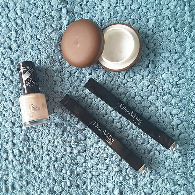 bagofmakeup's tweet photo. More empties. Not really favs, so I'm glad I finished them.
.
.
.
#makeup #beauty #beautyblogger #collection #makeupcollection #makeupaddict #makeupjunkie #projectpan #useitup #panthatpalette #makeuphoarder #dior #dioraddict #itsskin #rimmellondon  #makeuppalette #eyeshadowp… https://t.co/LsbirVJPFH