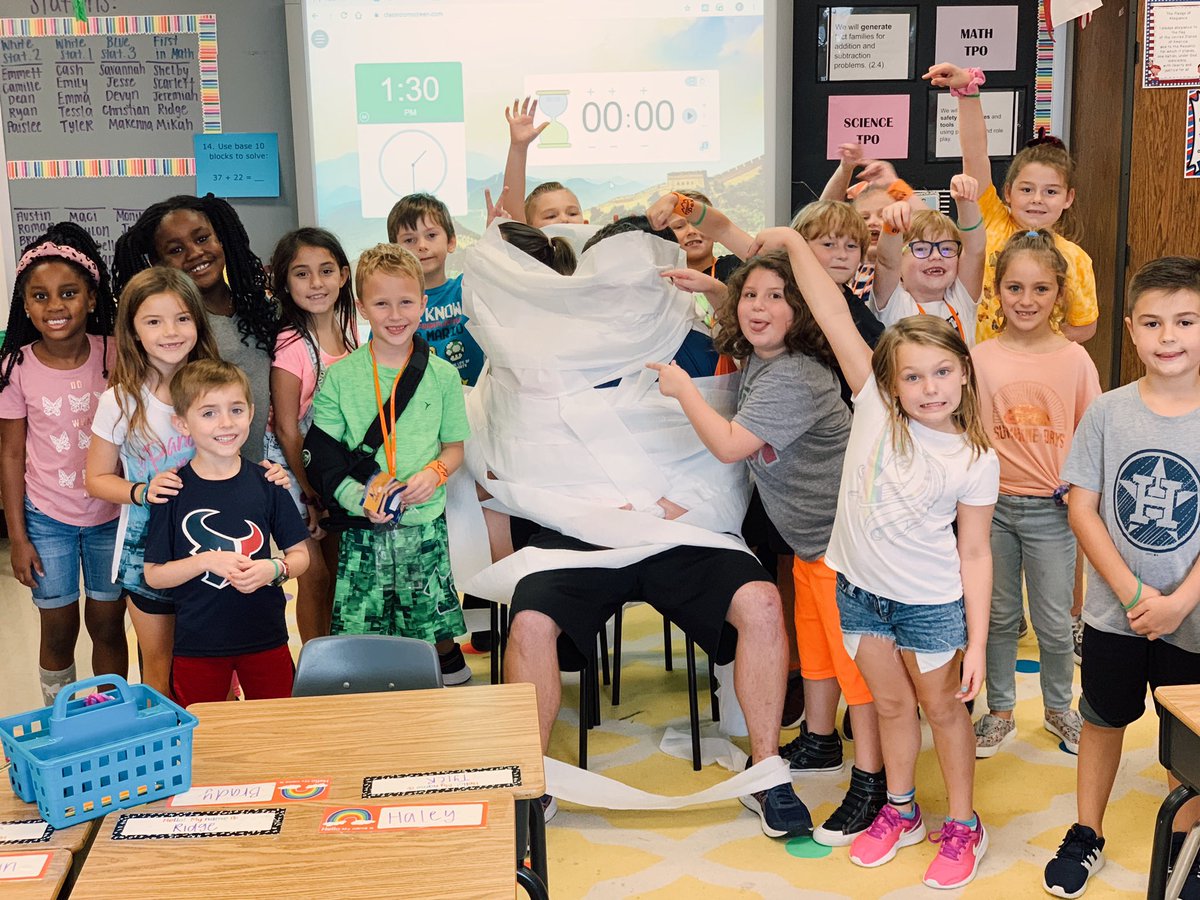 MrsForrersClass's tweet photo. We are having so much fun with the APEX Team! #BBE_BEyourbest https://t.co/1khqpCSyoj