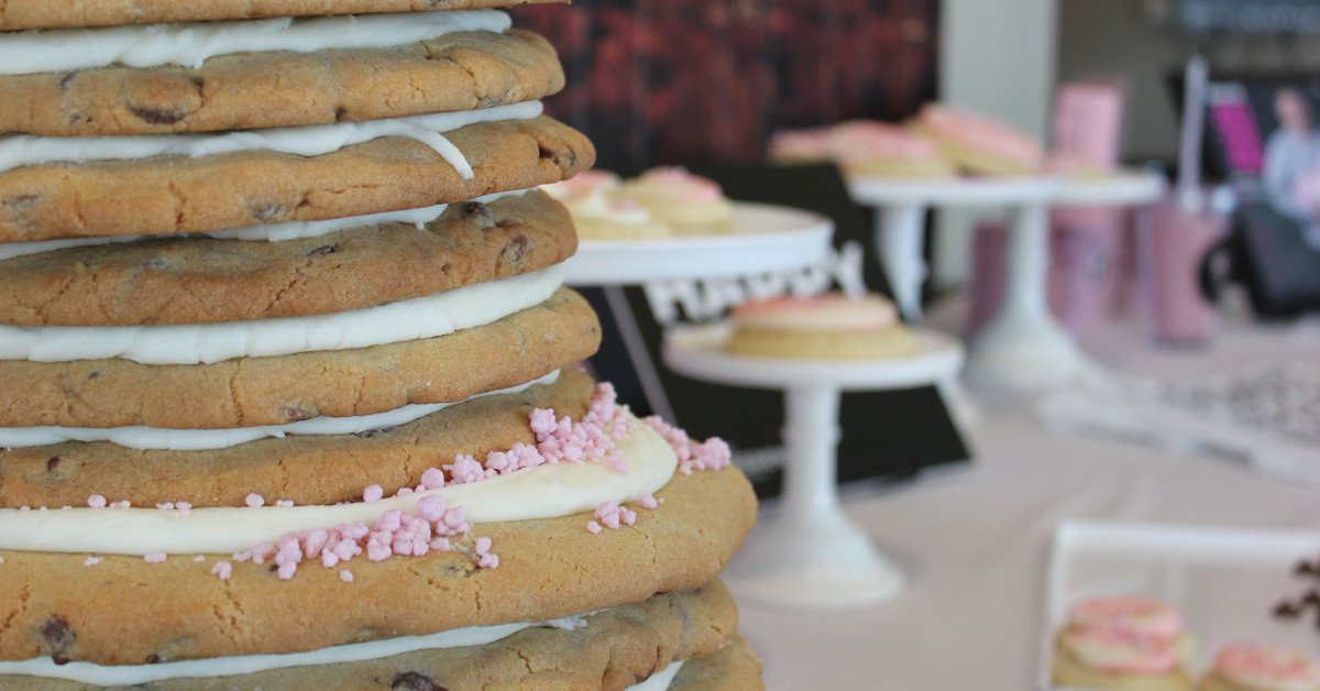 UtahValleyCC's tweet photo. We love seeing our clients unique take on our space. @CrumblCookies did a great job making this space their own!

#UVCC #UtahValleyCC #SpectraExperiences #Crumbl #CrumblCookies #Cookies #MeetingSpace #EventSpace #UtahMeetingSpace #UtahEventSpace #UtahCookies #ReceptionSpace https://t.co/SCZf0aXi05